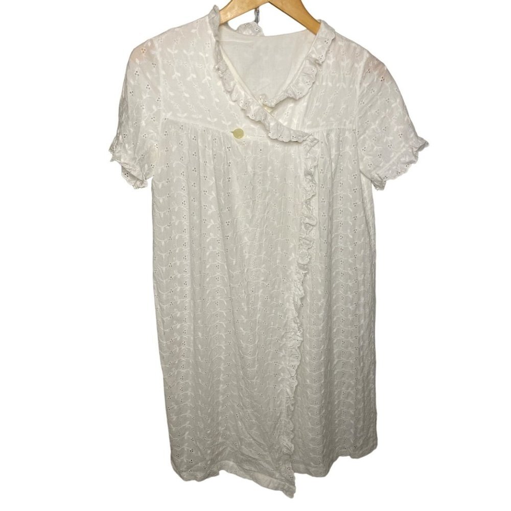 Vintage Designed by Juli Slumberia White Eyelet Ruffled Short Sleeve Robe